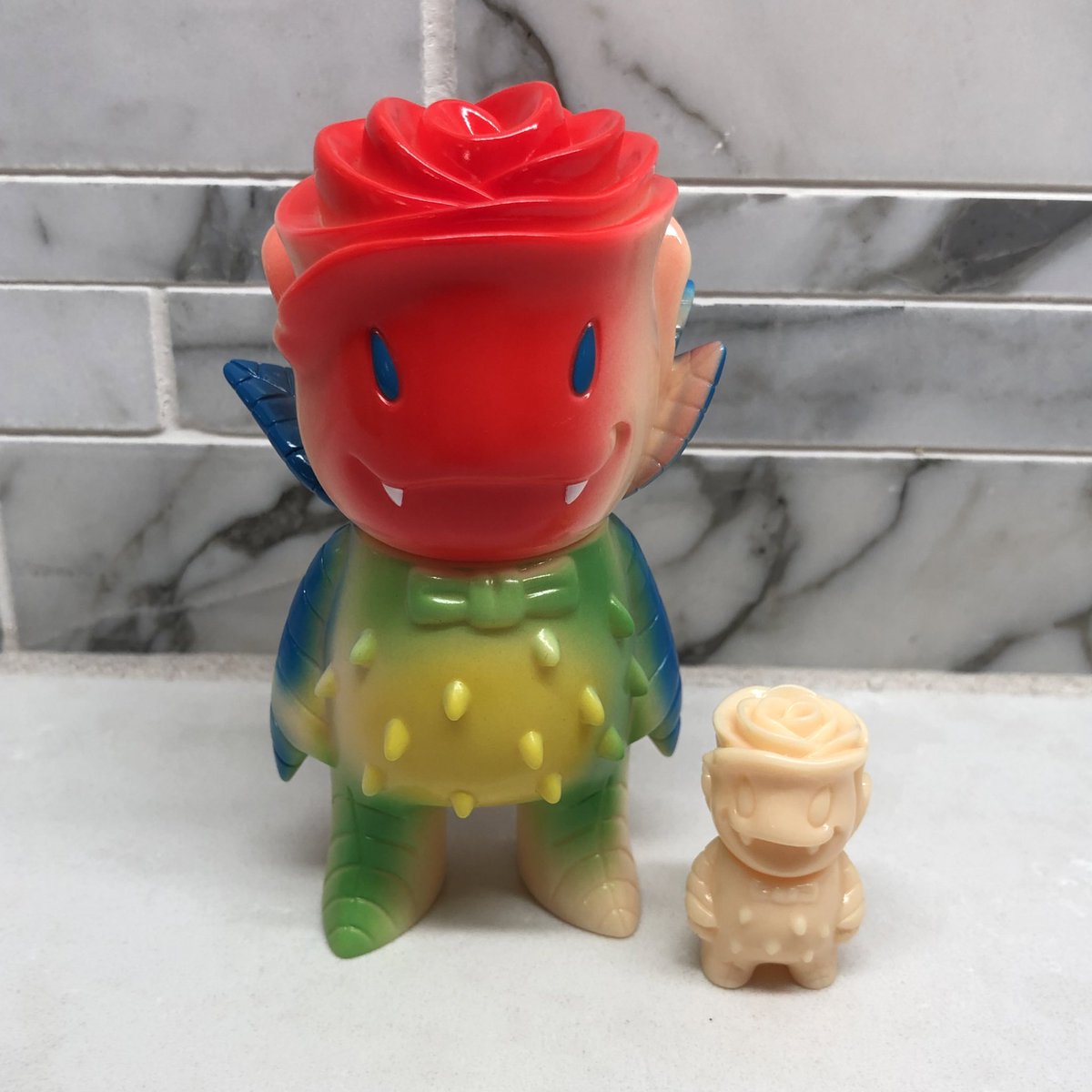 TheBlotSays's tweet photo. Last purchase of 2019 - the #DesignerCon Exclusive Cantaloupe Rose Vampire and Micro Rose Vampire by @Super7Store!!! Such a great colorway. Thanks to @Super7SanDiego for helping me keep my RV collection complete.
#RoseVampire #Super7 #JoshuaHerbolsheimer #Sofubi #Sofvi https://t.co/crdCom4eTO