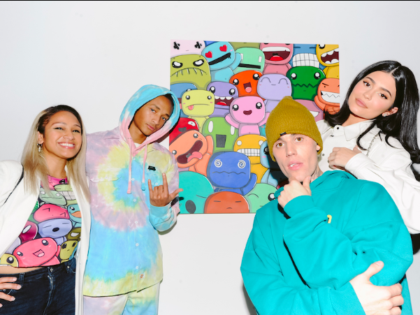 WORLDMUSICAWARD's tweet photo. #KylieJenner buys $12K diamond-encrusted Beanie Baby Bear designed by #DanLife at #JustinBieber and @haileybieber's charity auction in aid of under-privileged families!❤️@KylieJenner @justinbieber @haileybieber
https://t.co/8ddlbqzj6N https://t.co/WKjMA03geK