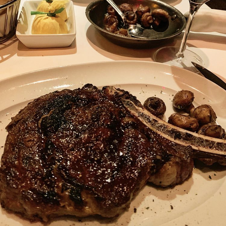 MastrosOfficial's tweet photo. This meal is not meant for amateurs
Photo | qfoodie920
.
.
.
#steak #steakhouse #raresteak #simplythebest #finedining #simplegoodness #goodeats #foodiegoals #foodie #foodgod https://t.co/uMJTb197M0