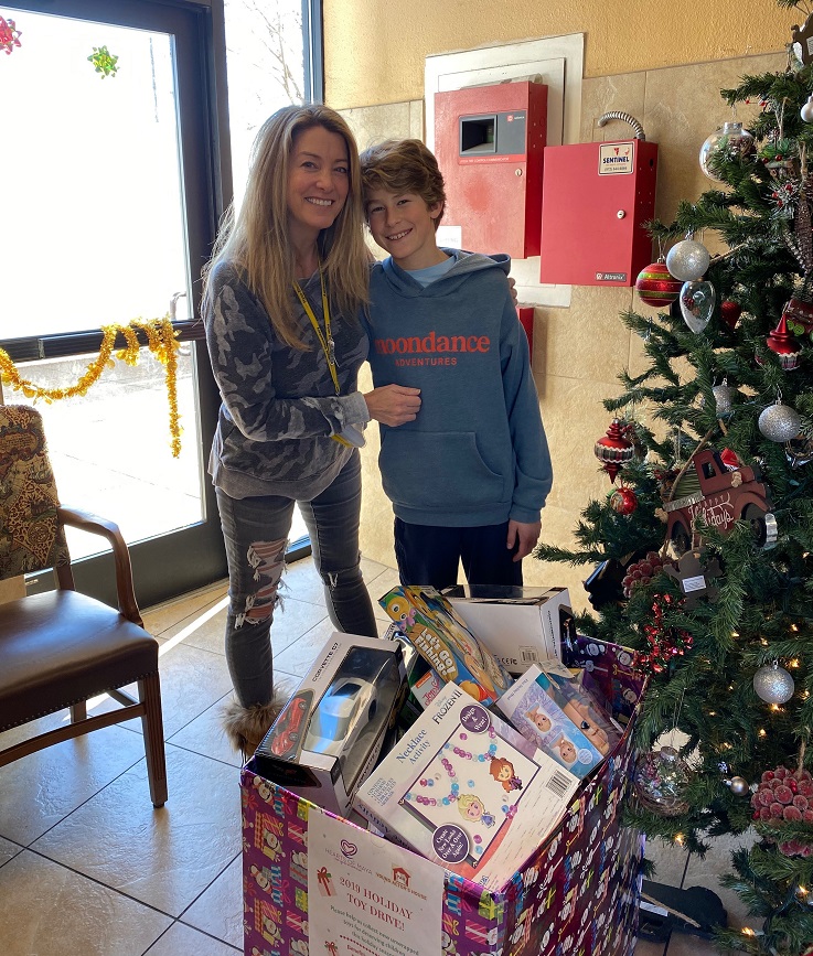 FamilyGateway's tweet photo. Thank you to @heartsofmaya and the Young Actor's House for donating some wonderful toys. Way to give back this holiday season! https://t.co/A5YszuJbby