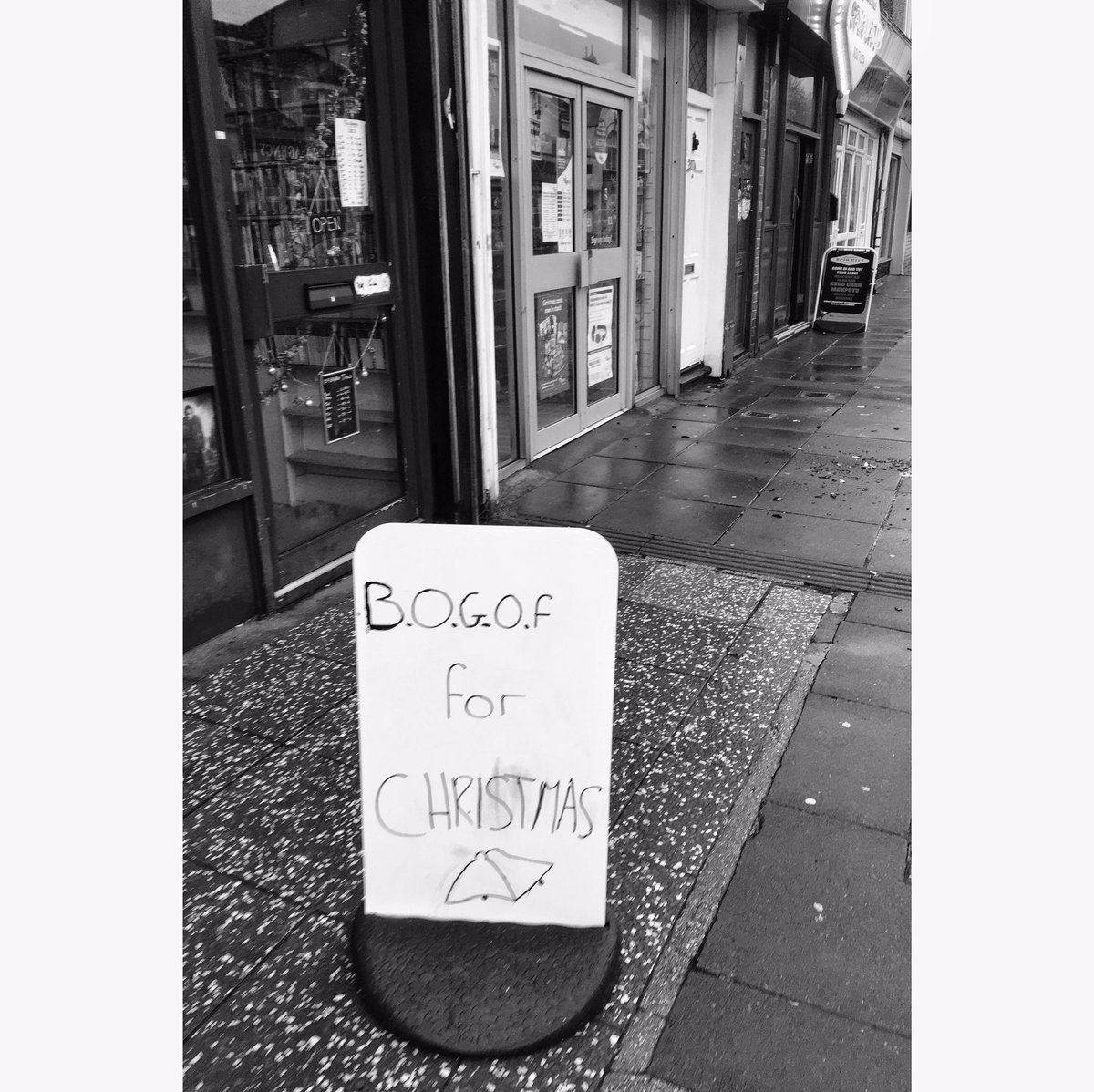 Festive message #boxingday  #albertroad #southsea