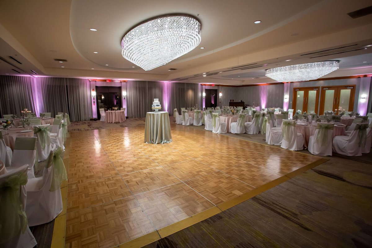 CinciShowcase's tweet photo. Featured Vendor: Courtyard by Marriott Hamilton

Check out this link to learn more: https://t.co/hefGzpR2Gt https://t.co/zPhRUA5KnF