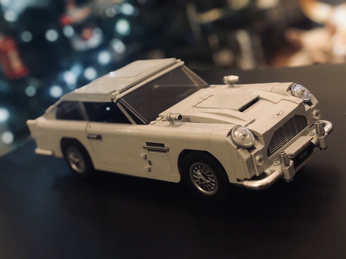 azz_sparks's tweet photo. Today I’ve just finished completing this bad boy!
James Bond - Aston Martin
@LEGO_Group #LEGO #legoastonmartin #jamesbond #licensetobuild https://t.co/u4L6p6QHBe