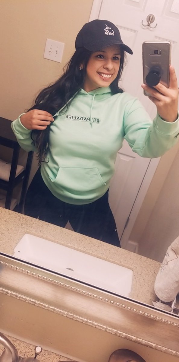 Iseelitaaa's tweet photo. @LEXXXLIEEE Love my Christmas gift!! #tapadalife #uhhello https://t.co/sXgwgLwhsi