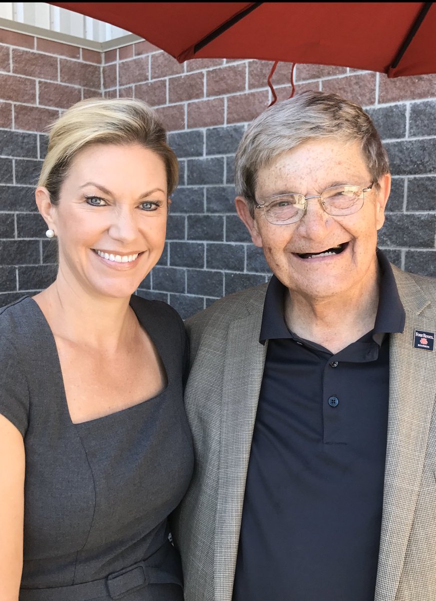 Adored this man who embodied Kentucky hospitality and elevated America’s whiskey ... making Bourbon cool before suspendered bartenders were born. Eternal Cheers to Al Young. 🌹 🌹 🌹 🌹