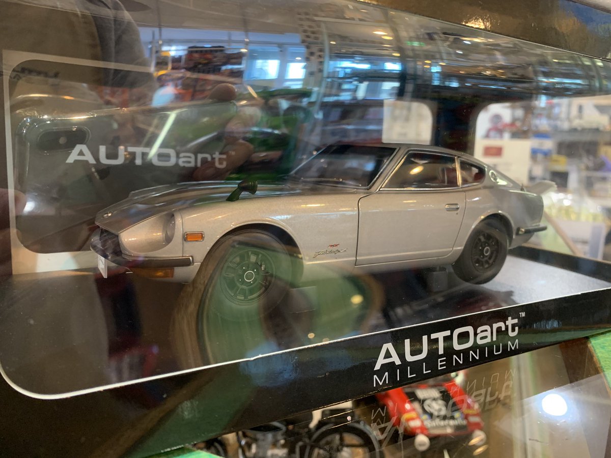 littlelegard's tweet image. オートアートが少し入荷しました。新製品のアウディと9800円ベストプライスのZ432シルバーです。こちらは超お買い得ですよ。お早めに😊

オートアート 1/18 アウディ R8 LMS 2018 #37A （バサースト12時間レース優勝）21,780円(内税)

#オートアート #autoartmodels #audi #アウディ #nissanfairladyz