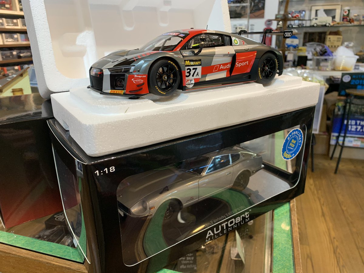 littlelegard's tweet image. オートアートが少し入荷しました。新製品のアウディと9800円ベストプライスのZ432シルバーです。こちらは超お買い得ですよ。お早めに😊

オートアート 1/18 アウディ R8 LMS 2018 #37A （バサースト12時間レース優勝）21,780円(内税)

#オートアート #autoartmodels #audi #アウディ #nissanfairladyz