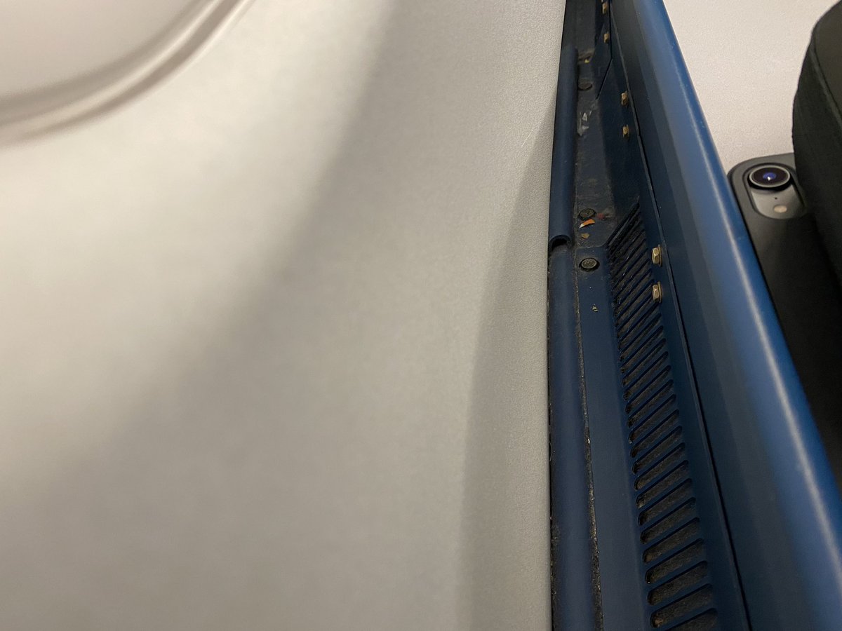 JustB77's tweet photo. I wonder when @Delta cleaned this plan the last time?!?? #disgusting #thisisfirstclass https://t.co/VWnn0dNdVw