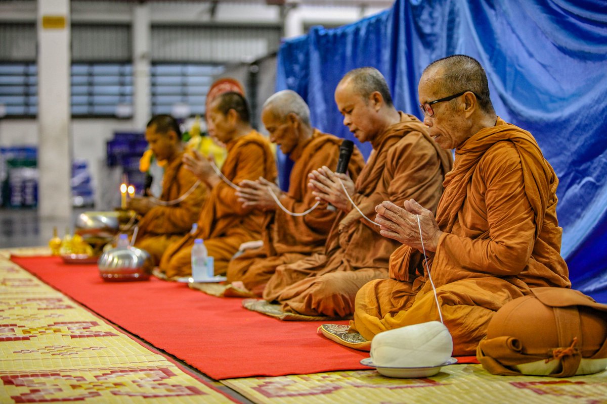 TitanVNS's tweet photo. Making merit this morning on our final working day of 2020! #Dhamma #Blessed https://t.co/yB5HTwYjNw