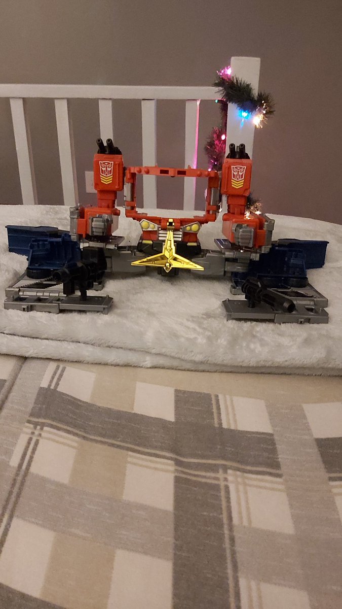 DennisMoulton1's tweet photo. Why yes, yes he can do an approximation of his g1 base mode! #g1transformers #starconvoy #starconvoybasenode #transformers #optimusprime #transformersselects https://t.co/me2sFY6fDO