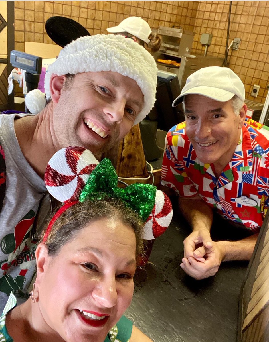 pod4christ's tweet photo. Great to see you! Thanks for stopping by! #WDW #wdwliners #ifoundpod #cmray #epcot #MerryChristmas #epcast #Disney https://t.co/IK19S26fwV
