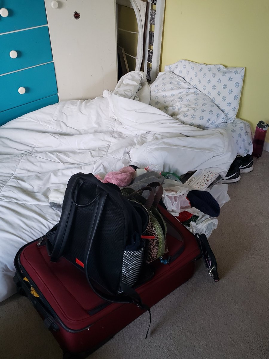 h_leah's tweet photo. #DuvetKnowItsChristmas 
At my parents for the holidays... I have a lovely mattress on the floor... with a view of my parents' bed 😂 #ohyesyoumademeapalletonthefloor
#merrychristmas
@colettaholmes https://t.co/zr7b11HY6S
