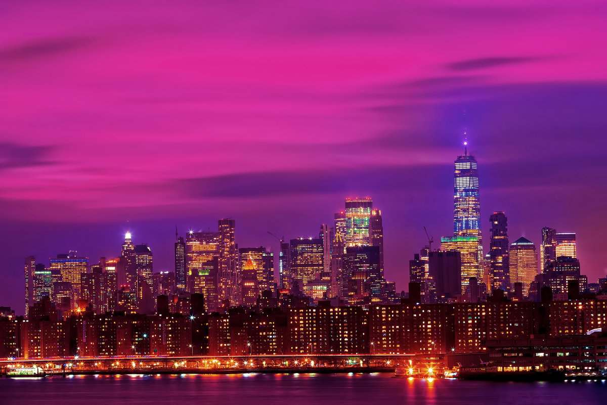 isardasorensen's tweet photo. World Trade Center bathed in tonight's pink sunset glow. #NYC https://t.co/O7Mn8bwePJ
