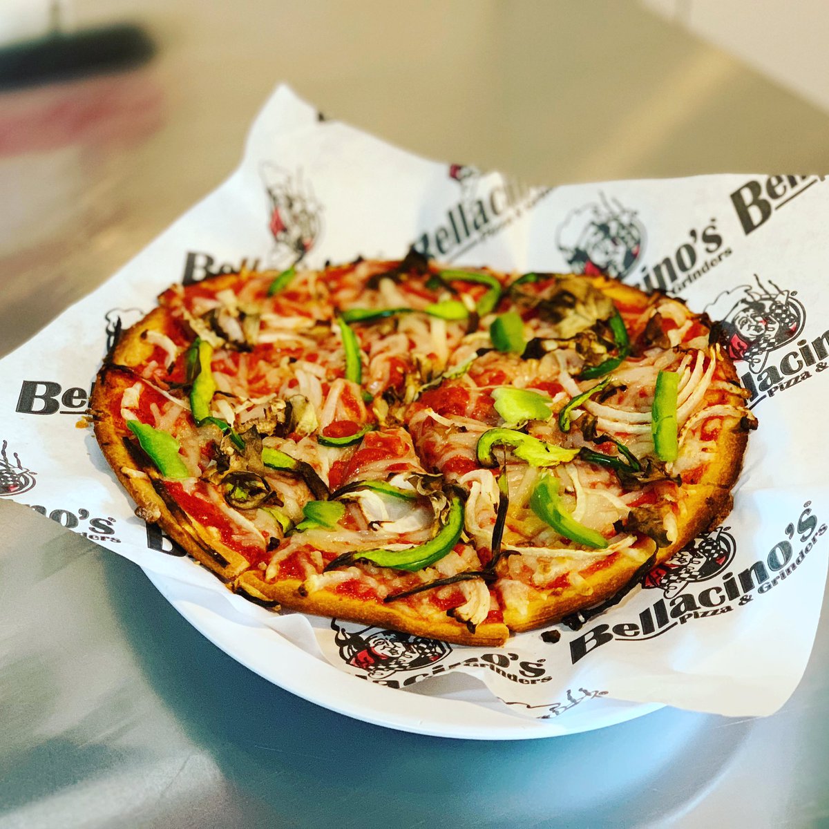 BellaFindlay's tweet photo. The pizza is 💯% vegan. And amazing.
#vegan #plantlife #veganpizza #findlay #findlayohio #findlayoh #findlaymarket #findlayforce #findlayserves #findlaykitchen #findlaycourier #findlaybrewco #findlayfamily #findlayvegan #vegantoledo https://t.co/r4qsAlo99j