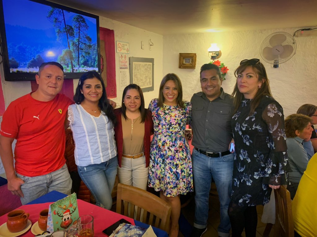 Crisita20's tweet photo. Amiguitos que hacen mi vida feliz !!! ✨🥳💜😍🥰 #amistad #ChelaRun #FelicidadTotal https://t.co/uqGQvr7yNb