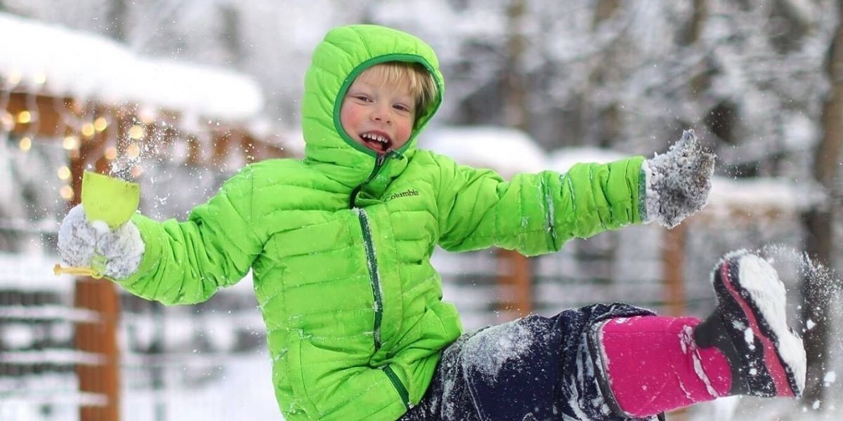 How Cold is Too Cold to Take Kids Outside? talesofamountainmama.com/how-cold-is-to… #winter #kidsoutside