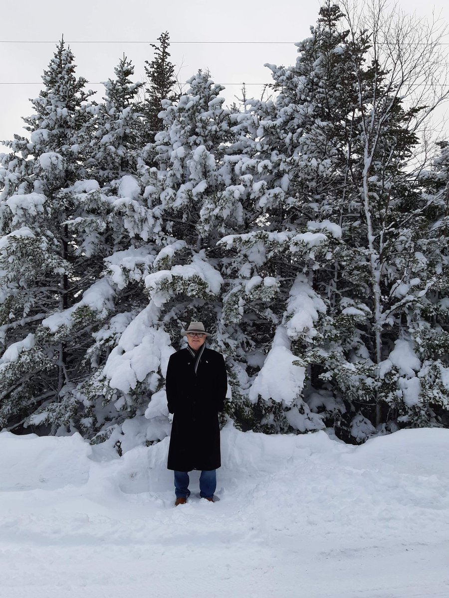 GordDunphy's tweet photo. I don't like the snow but I like pictures with snow in the background.  Merry Christmas to all. Great time to follow along the #WorldJuniors2020
#GordCast https://t.co/EmneieQ9WN