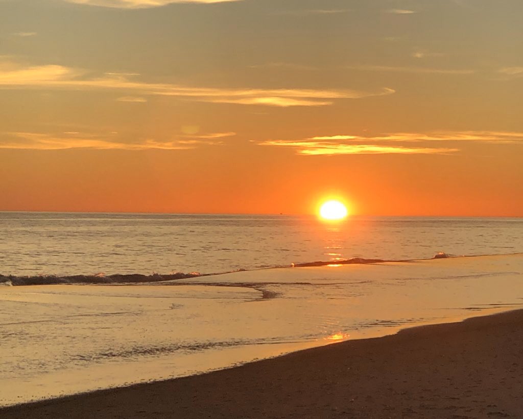 NineXThreeFilms's tweet image. #HappyHolidays from your Nine x Three fam! Remember the #sunset is a reminder of the beauty of each day. #photography