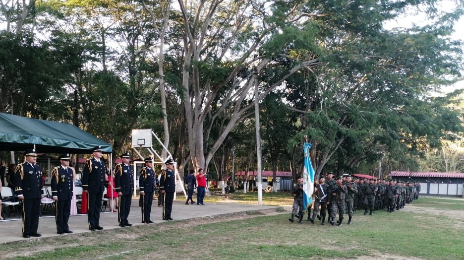 BEOSelva's tweet photo. #BEOSelva Realizó acto de ascenso al grado inmediato superior de oficiales superiores y subalternos acreedores al mismo. #365DiasAlServicioPoblacionPeten https://t.co/ROU5s0W3GN