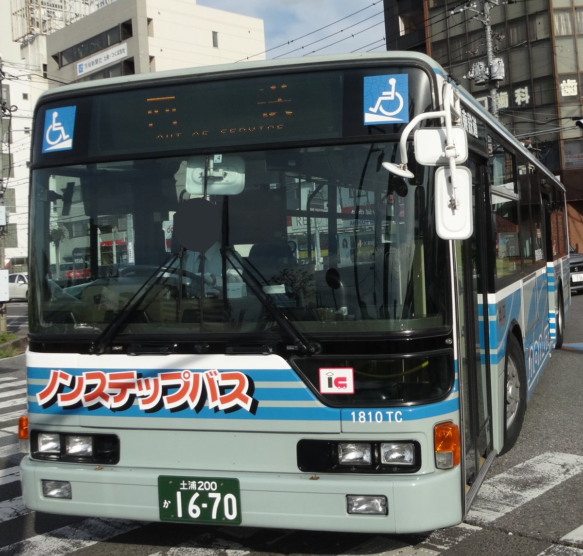 交通のレポーター 19年10月26日 土浦駅東口 関東鉄道 関鉄バス 三菱ふそうエアロスター Kl Mp37jm 1810tc 土浦0か16 70 新しめなナンバーなので他社から購入した中古車かと思っていたが 自社が01年に購入した車両であることがわかった 関東鉄道