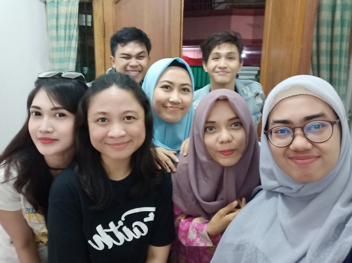 🌲+♥️ + 👫👭 = bahagia
