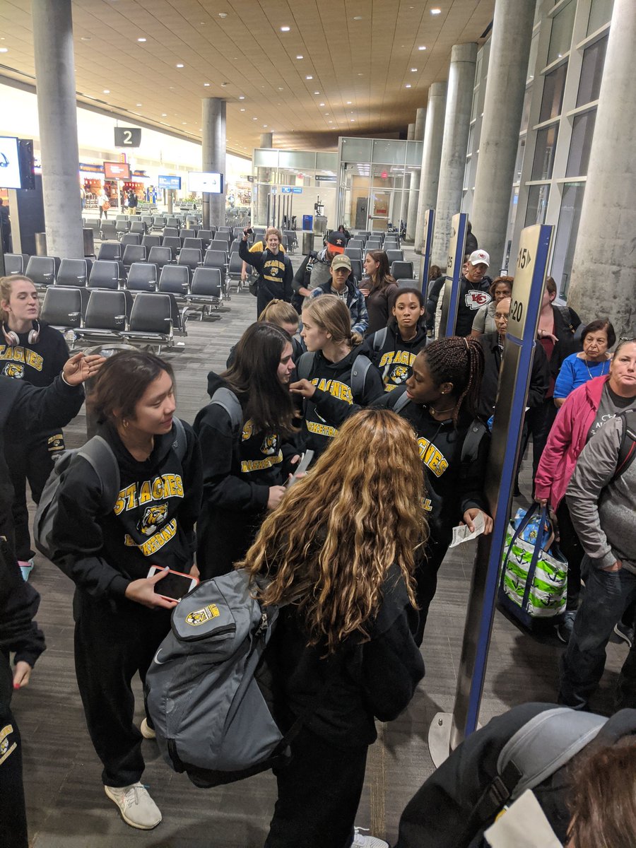 saa_bball's tweet photo. Almost on! @TBChristmasInv here we come from Houston! Nothing like 7 hours in the airport....#delaymuch https://t.co/tLfYKziO80