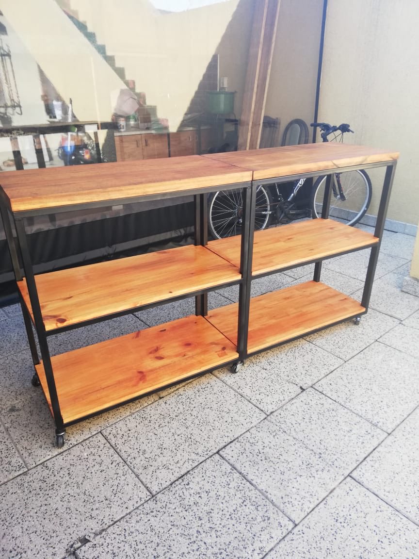 AgusVarela__'s tweet image. Mi viejo no tiene laburo y empezó a hacer estos muebles para vender y conseguir algo de plata. Me ayudarían mucho con un rt. Cualquier consulta md