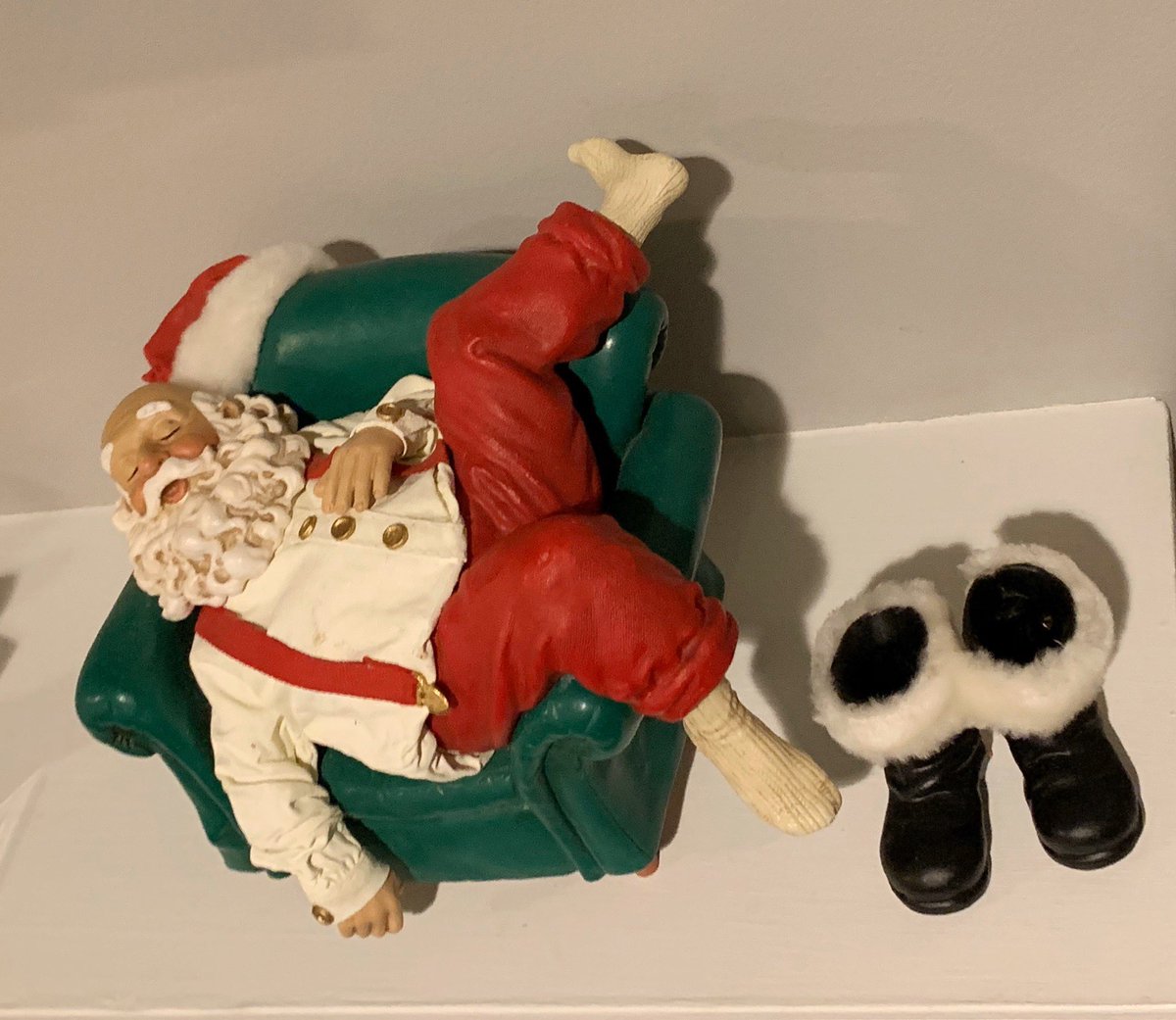 2healthnuts's tweet photo. I think we all can relate to St. Nick!
A day of rest does the body and soul wonders! Visit us tomorrow for your early to rise #workout
#christmas2019 #wenttoofast #DayAfterChristmas #seeyouintheam #workoutmotivation https://t.co/qoZ0OyGh1e