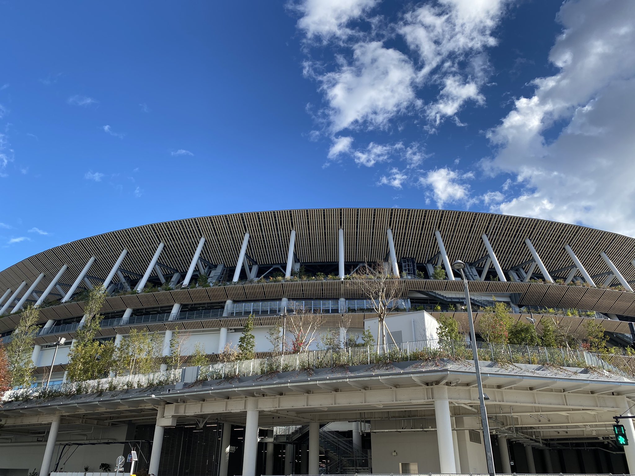 H Naoto H Naoto Salon サロンから近い新国立競技場絶景スポットから いよいよ年 奥原宿にあるh Naotoファンの為のサロンは本日12 27は13時 21時迄 新国立競技場 パラリンピック 奥原宿 T Co Pwj12zxunl Twitter