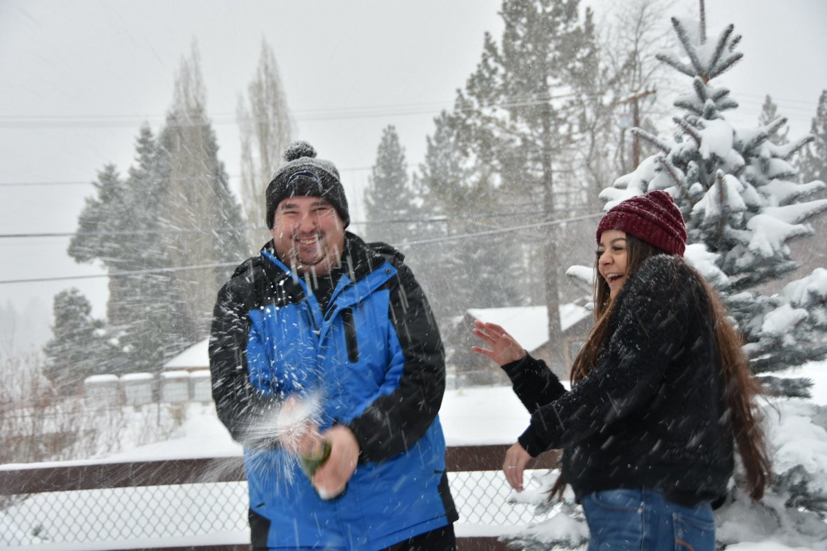 jodneal34's tweet photo. SHE SAID YES🥳💍🙏🏼❄️ @alyssa_jernigan https://t.co/HyWzLsJbZr