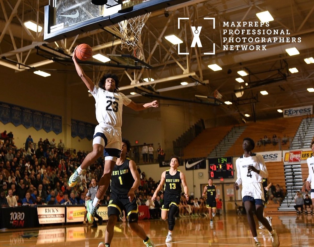 CandidEyePhoto's tweet photo. @NorcrossHoops beats @wlboysbball 62-58 in round one / | #LSI2019 #LSI24 @LSInvitational #LesSchwab #MaxPreps @PrepHoopsOR @hssports_olive #Opreps @MaxPreps (📷 by Brian Murphy / https://t.co/97Nb9fYpf4) https://t.co/dPA8cLqRrg