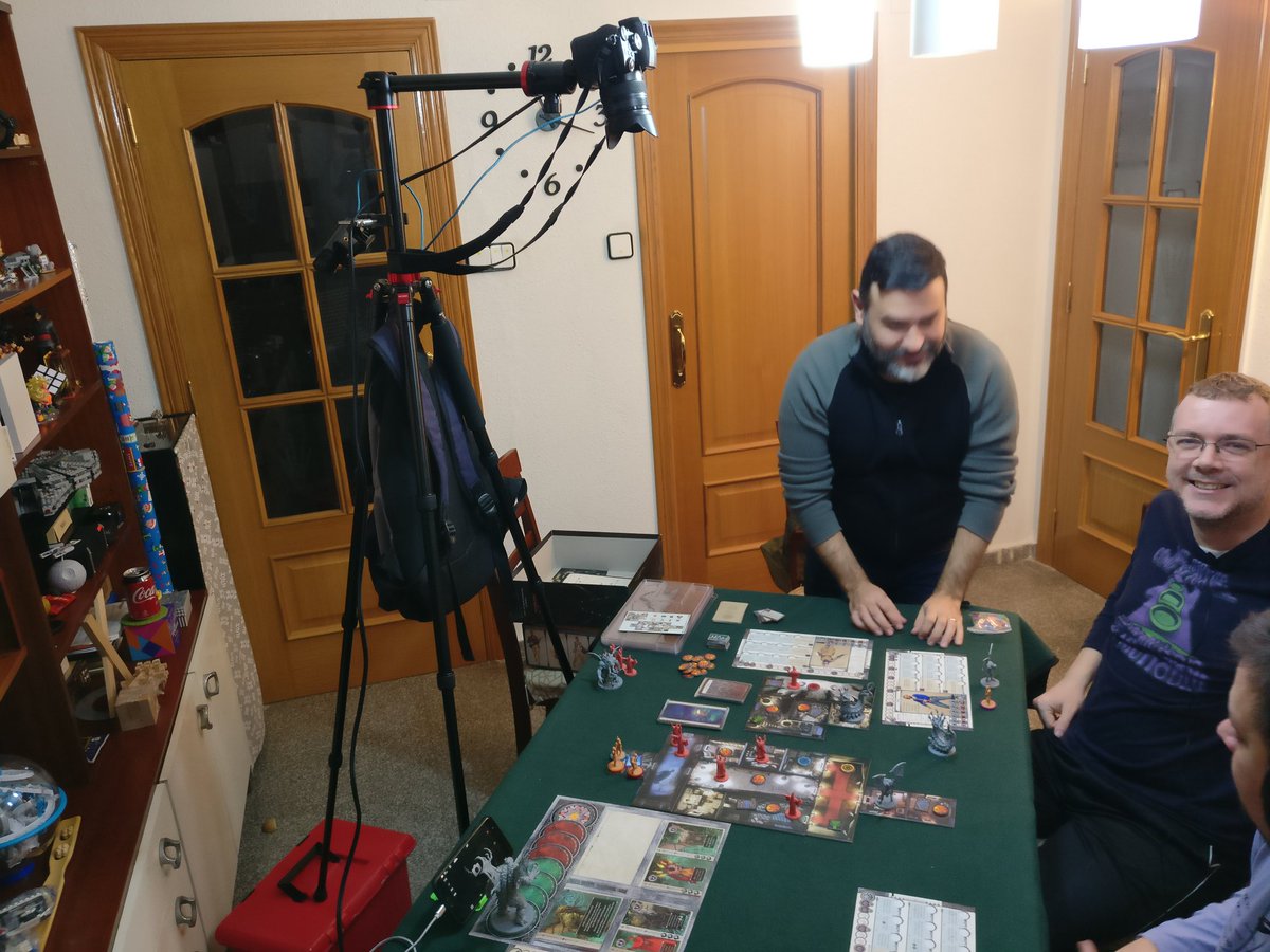 jugarypintar's tweet photo. Hoy hemos grabado partida del Cthulhu: Death May Die publicado inicialmente por @CMONGames y por @Edge_Ent en español. Espero poder publicarlo mañana. #Cthulhu #Partidaca https://t.co/tVj6TwWBxa