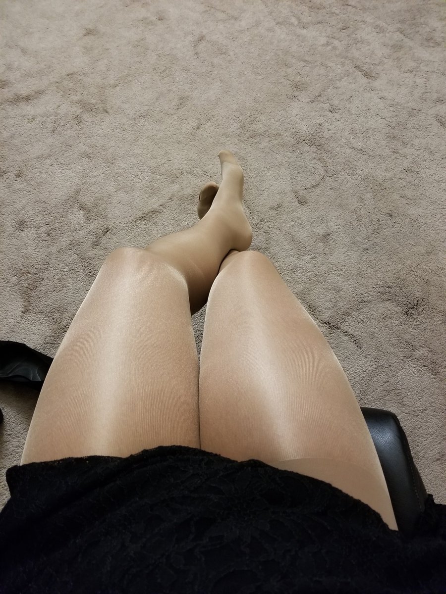 TK0386's tweet photo. #ootd #outfitoftheday #dress #nylons #tights #pantyhose #collants #collant #strumpfhose #leggsintights #legsinnylon #wearwhatyouwant #nylonlegs #officefashion #dresshowyouwant #dresshowyoufeel #shinyhosiery #feetintights #pantyhosefeet #nylonfetish #layers #nylonlayers https://t.co/qpiSQnQcKe