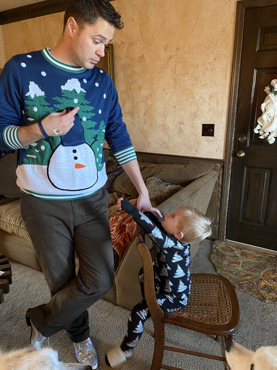 KB1824's tweet photo. Dressed true to the season, our family would like to send our warmest wishes to all of you and yours for a great Holiday! So much love and many thanks for all your support of Archer and our family. You are our gifts under the tree each day. #ABforEB #Archerstrong #Dapper https://t.co/EthInhX2mM