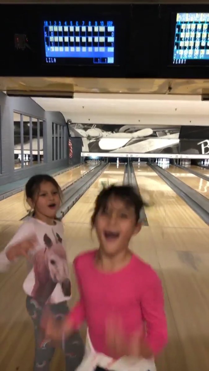 MonaNeedsRock's tweet photo. 3 friends went bowling.
💗💗💗 https://t.co/XgyuF53213