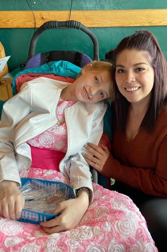 MascotMiracles's tweet photo. Thank you to all our volunteers who bring smiles to kids who face daily challenges - Volunteers like Miss Jade who helps create magical events for MMF heroes &amp; their families. Thank you for everything you! To volunteer, email marketing@mascotmiraclesfoundation.org. https://t.co/FRa6PNN9wa