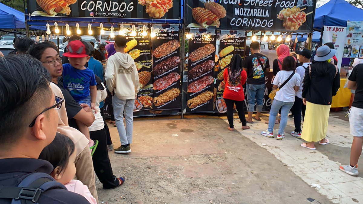 heyitsrainchan_'s tweet image. Oh my. Craving for this, again! The best korean corndog in KK I’d say. Go check em out guys. They’re located at Tg Aru stalls there. 👌🏻🤤 #SetA #TwinSet #MozaCorndog