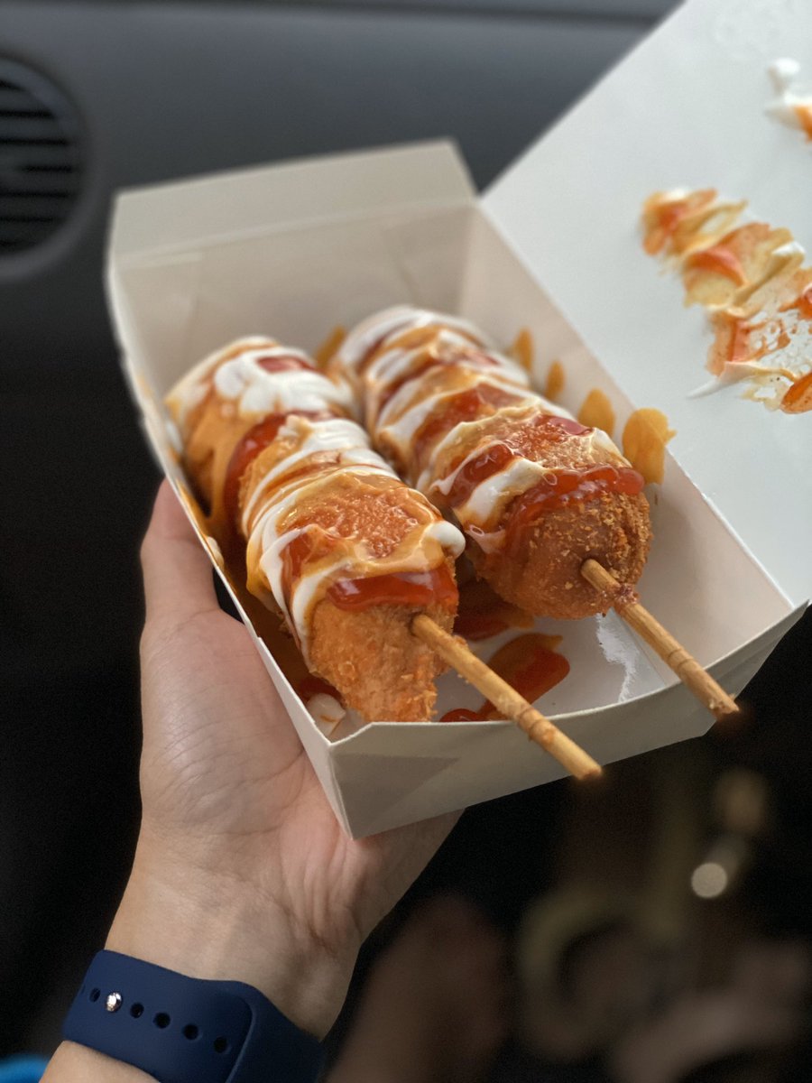 heyitsrainchan_'s tweet image. Oh my. Craving for this, again! The best korean corndog in KK I’d say. Go check em out guys. They’re located at Tg Aru stalls there. 👌🏻🤤 #SetA #TwinSet #MozaCorndog