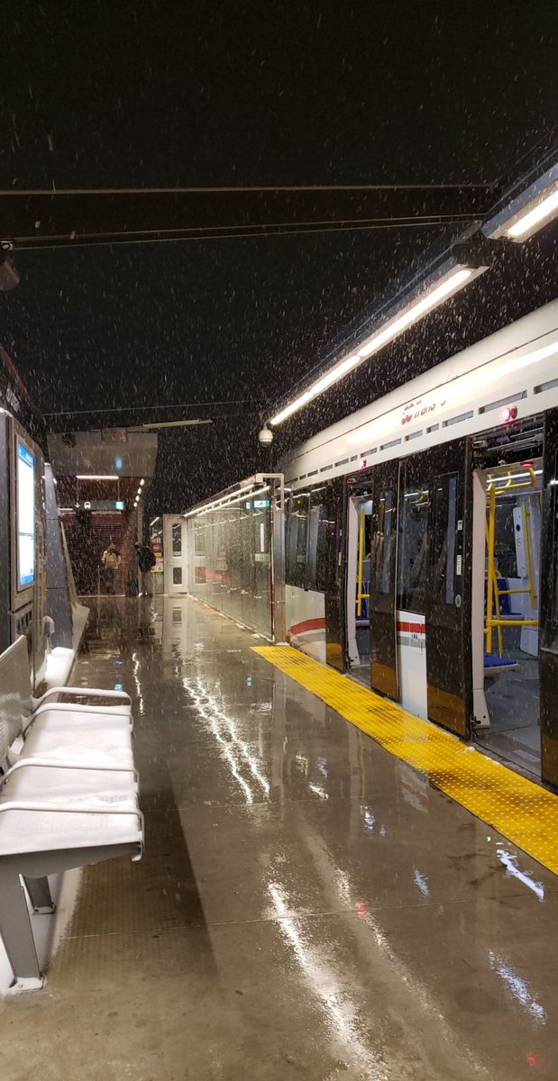 Smardie96's tweet photo. Spot the Difference..#octranspo #ottawa #lrt #hurdman #bayshore #ottawalrt #howdidwegofromthis #tothat https://t.co/aaajDJCEJU