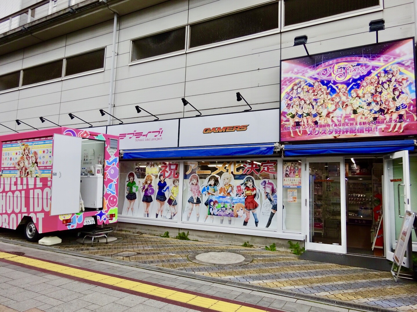 ラブライブ シリーズ公式 虹ヶ咲 本日よりodaibaゲーマーズにて ラブライブ 虹ヶ咲学園スクールアイドル同好会 Tvアニメ制作決定記念の展示がスタートしました 寄せ書きパネルやコメント動画を展示中です ニジガクの地元お台場にぜひ遊びに来て