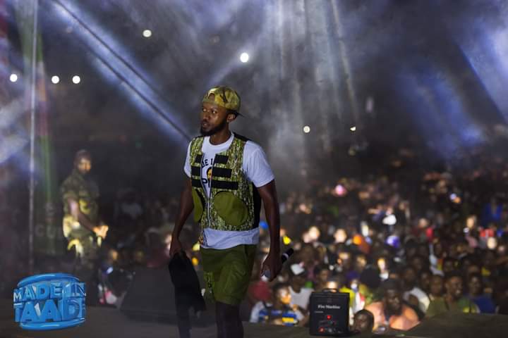 PmTheFinestMc's tweet photo. 🌍🇬🇭🇯🇲⭐️🙏🗣🎤💥#FlashBackFriday #Global_icon #SuperStar 
My Second outfit at #MadeInTaadiConcert was also designed by @DesignerMbala
Big up young king for the support. I just can't do without my Army green. 🙌
#Tshirt : @BapKlodin

#TheFinestMc #TurnUpKing #UpnessStill #Blaklaaa https://t.co/9Z6uERv8e3