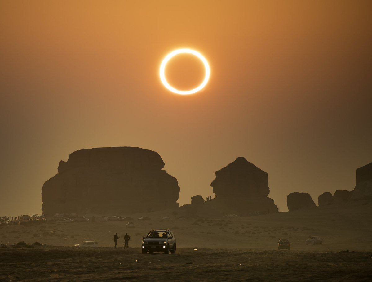 aliphotos_'s tweet image. #كسوف_الشمس_الحلقي #Eclipse2019 #EclipseSolar2019