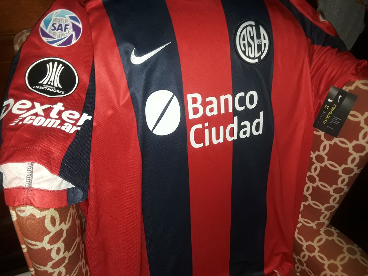 101singer's tweet photo. Ha, imagine if they pulled off the transfer(s).
Great timing by @mellicasla on bringing this back for me from Buenos Aires! #RBNY #SWUnity LOL https://t.co/q2hEq7iOk1