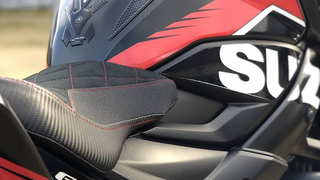 Luimoto's tweet photo. That perfect install π
#luimoto #areyousittingcomfortably #suzuki #teamsuzuki #gsxs750 #suzukigsxs750 #seatcovers #goldgel #tankleaf #tankpad #luimotoseat #customseat #custombike #madeincanada #motorcycle #motorcycleseat #moto #sportbike #motorbike #bikelife #bikes https://t.co/BKhAdGMbyN
