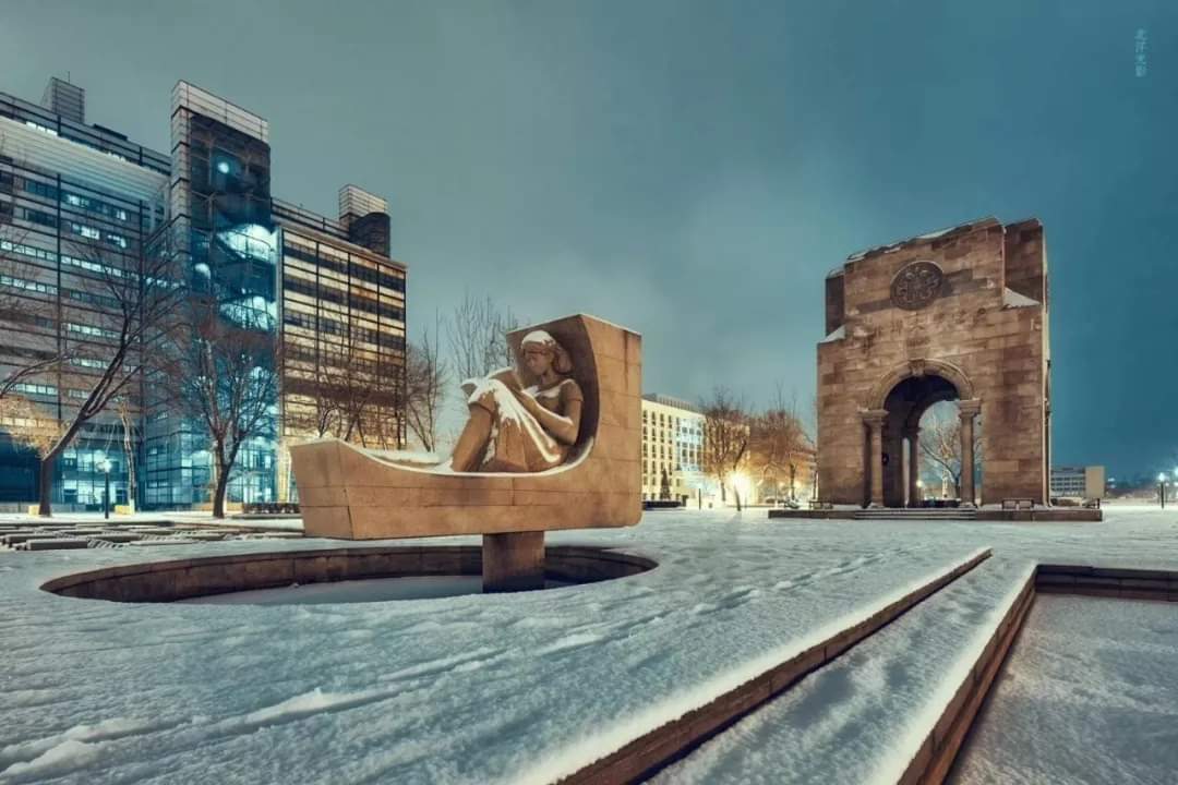 The reading girl
#TianjinUniversity #TJU #天津大学 #天大 #Campus #WeijinRoadCampus #BeautifulTJU