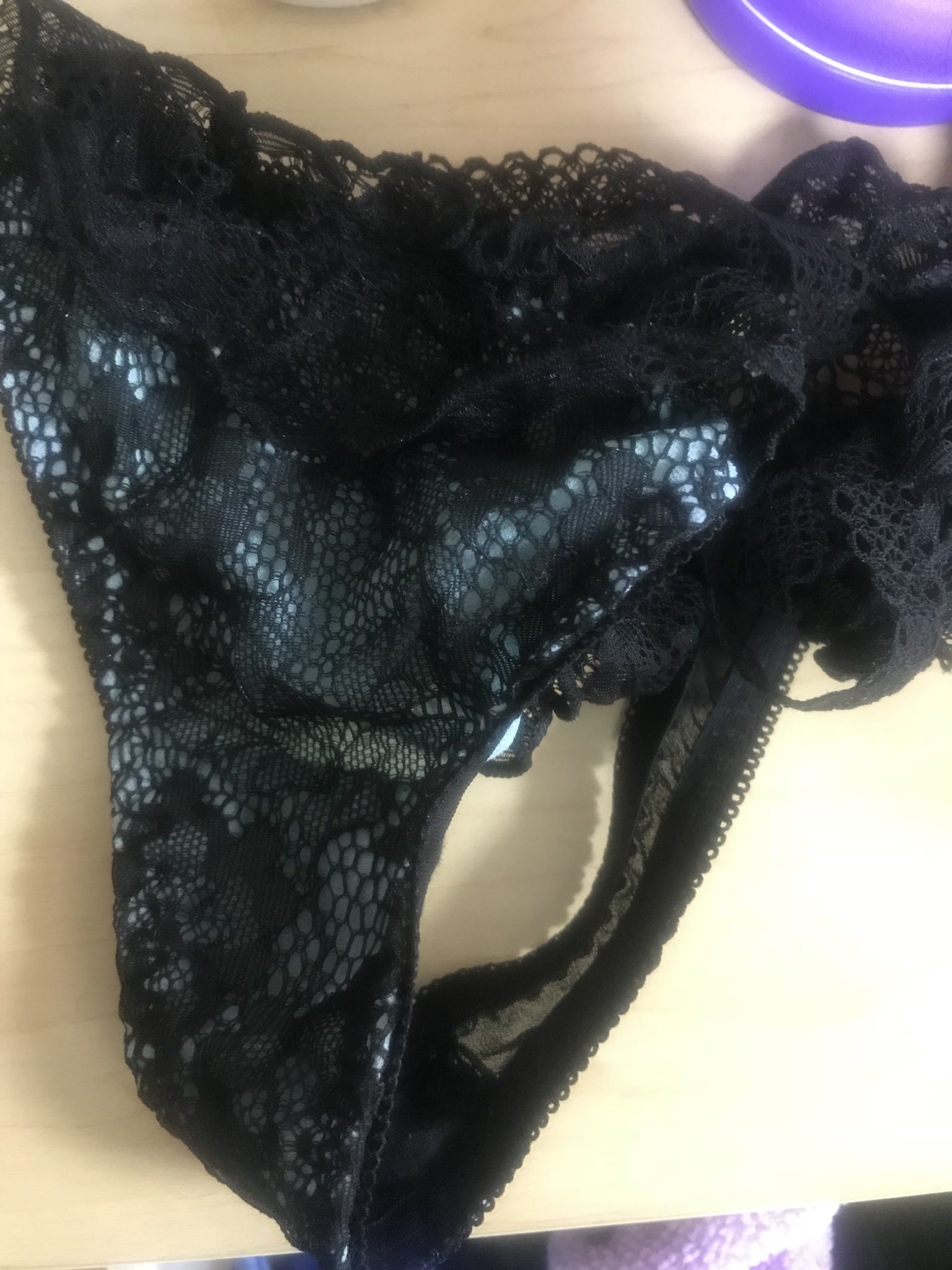 パンティー 脱ぎ捨て 