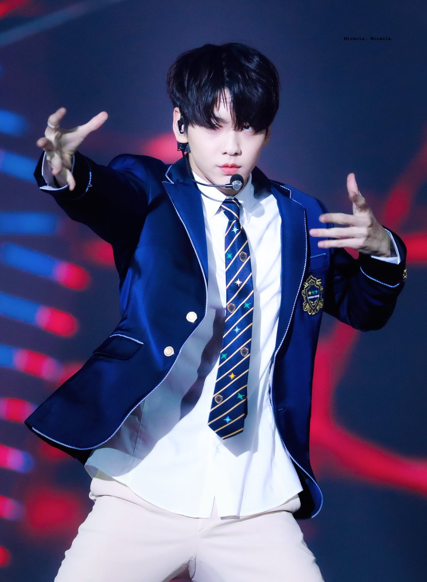 Miracle_001205's tweet photo. 191225 SBS 가요대전 HQ 🎄

#TOMORROW_X_TOGETHER 
#수빈 #SOOBIN #TXT
@TXT_members
@TXT_bighit https://t.co/RMHadoZZ08