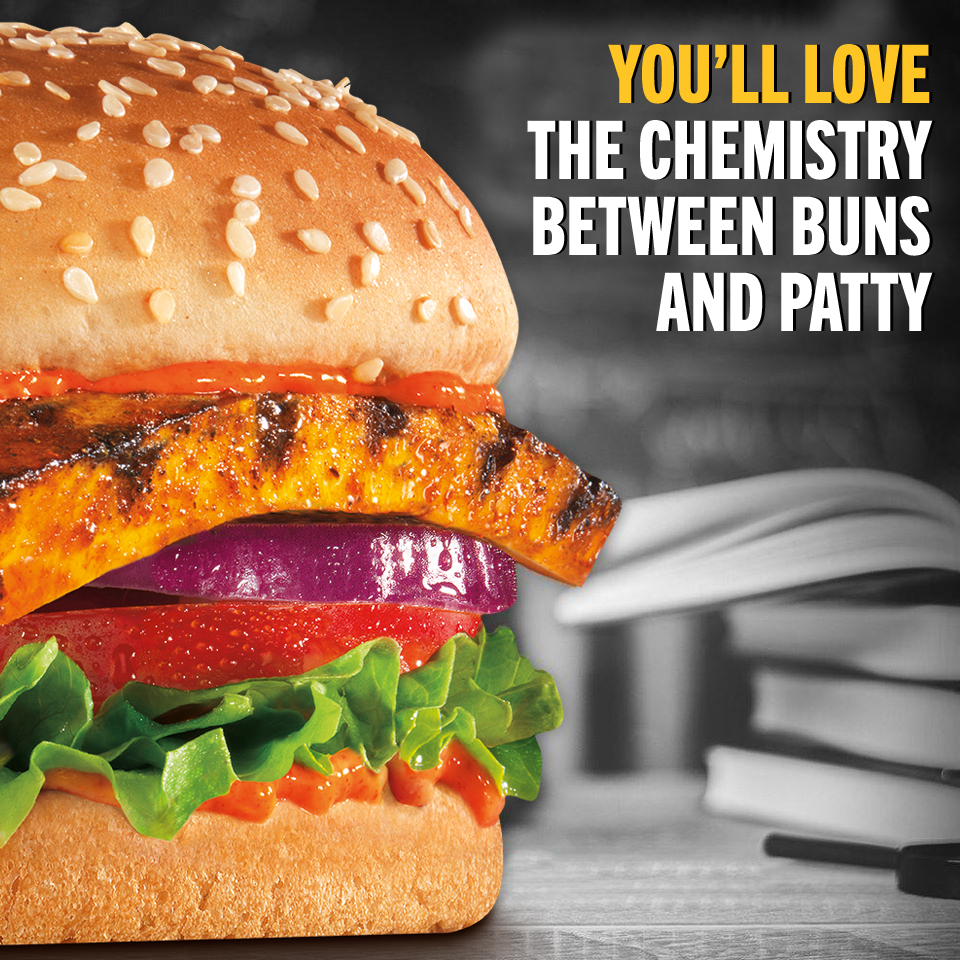 carlsjrindia's tweet photo. A bun without patty or a patty without bun is always incomplete. There’s a lot to learn from their chemistry.
#TandooriPaneer #DeliciousFood #Foodie #FoodLovers #BurgerFan #BurgerLove https://t.co/d3z3Myjwg8