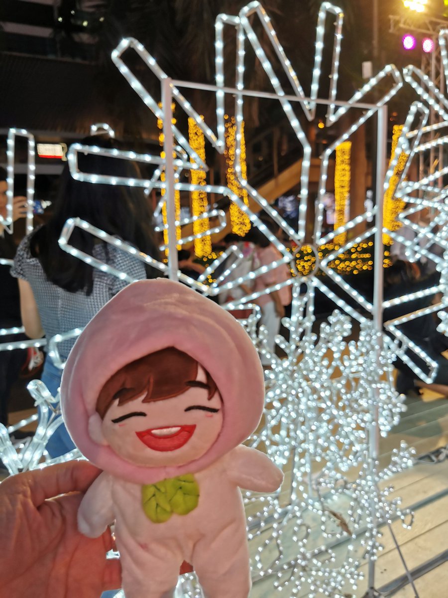ChompooOK's tweet photo. Last night celebrating X'Mas in BKK!
Good time and fun to bring my baby Nielie with me too! Wish everyone has a coming happy holidays🎊🎉
อยู่ที่ไหนก้อขอให้แดนมีความสุขนะ มีวันหยุดเทศกาลที่ดี กินดีๆ อยู่กับคนดีๆ
#KangDaniel @danielk_konnect
#MerryChristmas #FeelFestive https://t.co/rdMt2y7ioJ