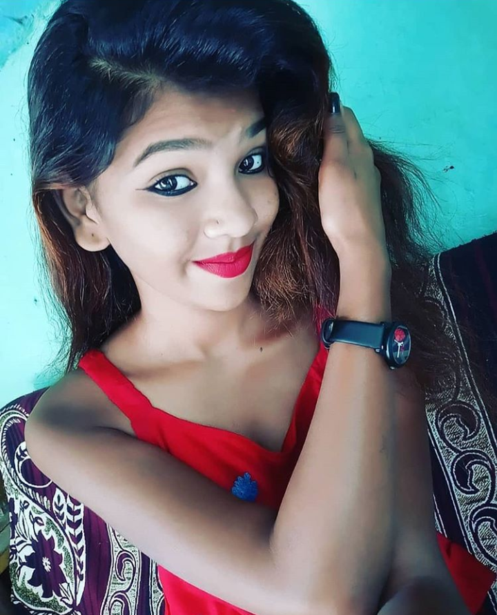neha_0002's tweet photo. Kaisi lag rhi hun guys https://t.co/GNUHBiyAGG